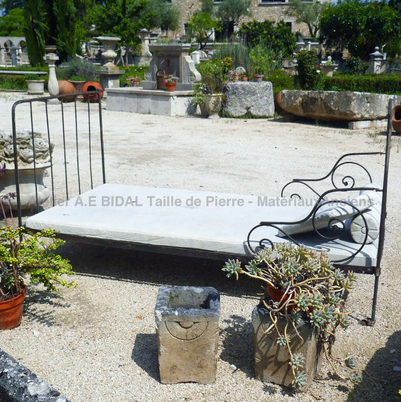 Outdoor bench in forged wrought iron and Provence limestone: Atelier Alain BIDAL