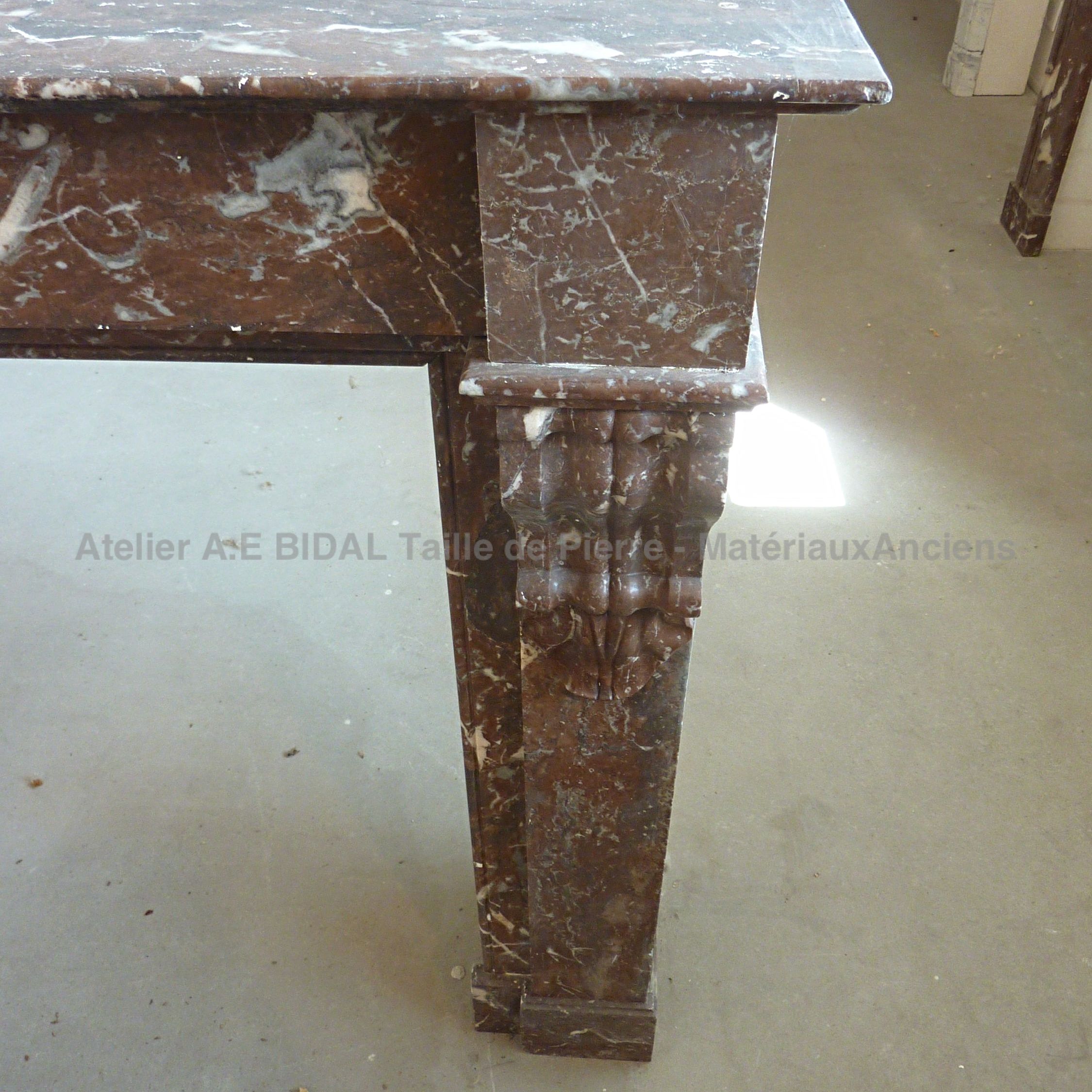 Cheminée marbre rouge veiné - belle cheminée ancienne Napoléon III.