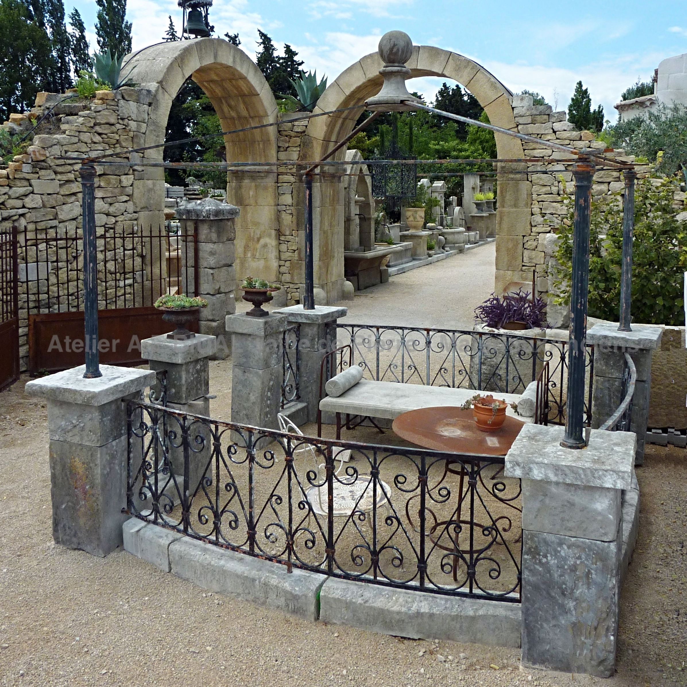 Kiosque avec garde-corps - mobilier de jardin ancien en matériaux anciens.