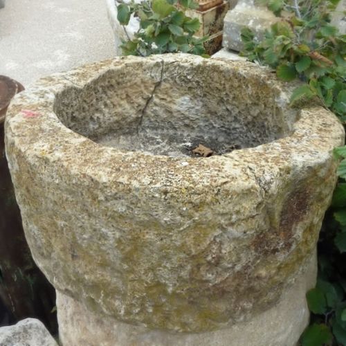 Circular basin - an old stone basin with an exceptional look.