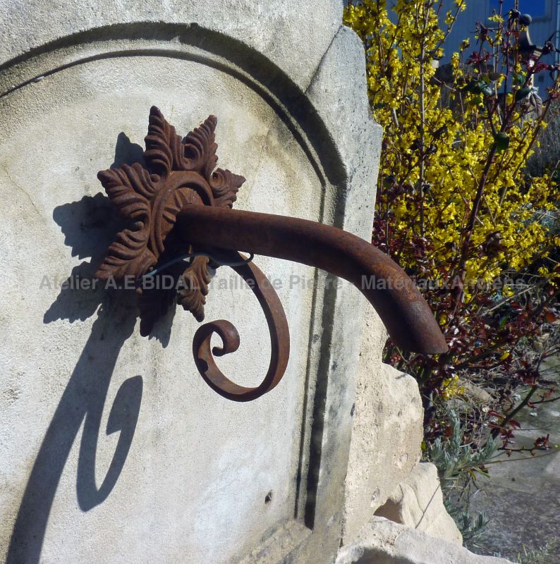 Garden fountain in stone with beautiful cast-iron rosette ** SOLD