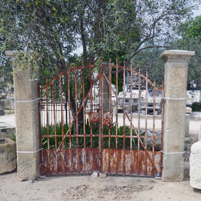 Gate pillars in aged and patinated stone : handcrafted by Atelier Alain BIDAL, Provence
