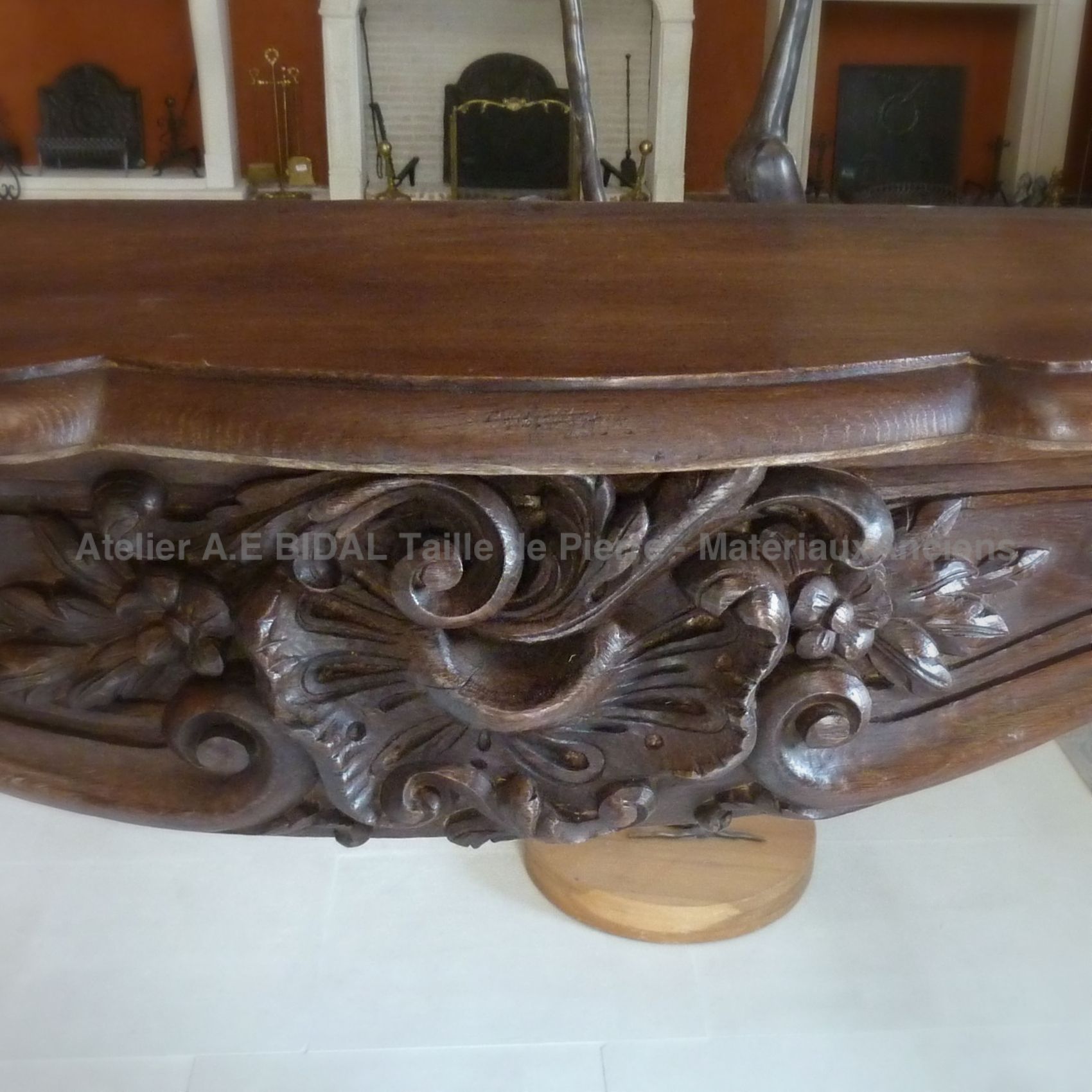 Une somptueuse cheminée ancienne de style Louis 15 - Matériaux anciens Bidal