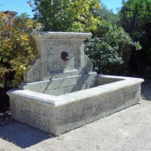 Large garden fountain with basin and pediment in weathered stones : Atelier Alain BIDAL - Provence