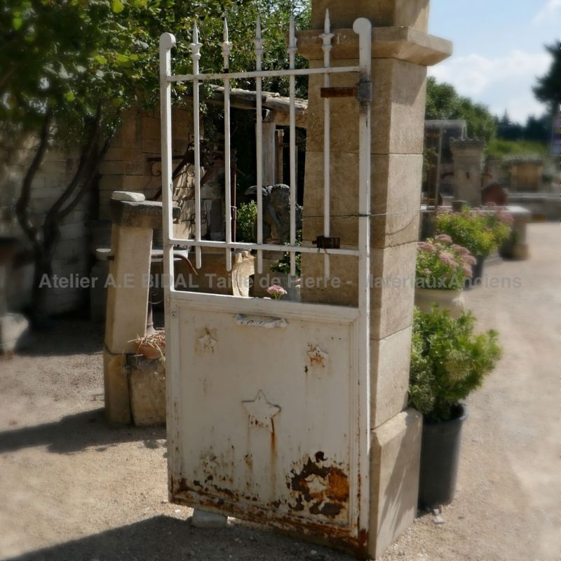 Portillon de jardin ancien en fer forgé | Matériaux antiques en fer forgé pour jardin en vente chez Atelier BIDAL.