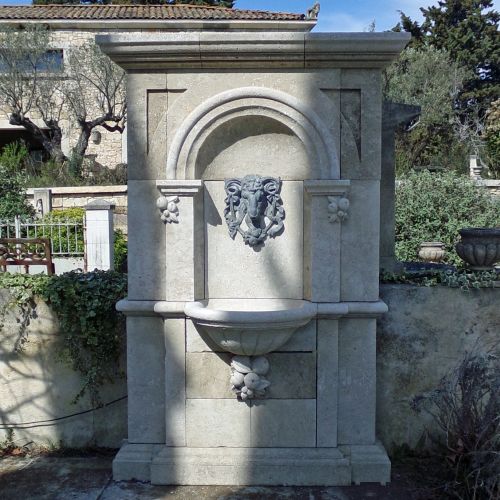 Exceptional wall fountain: Classic elegance and character - Atelier Alain BIDAL (Provence)