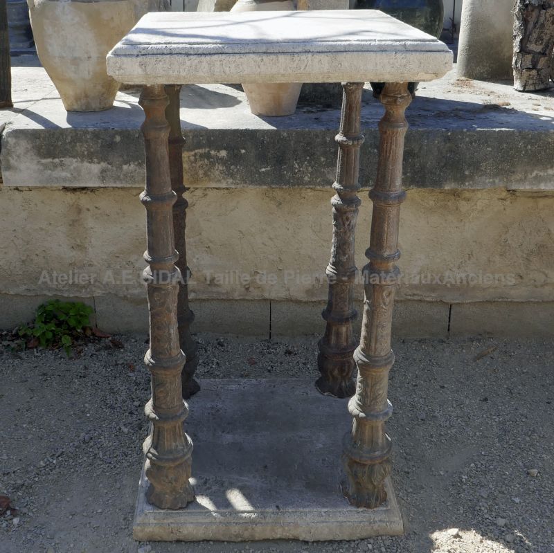 Socle pour vase en pierre et fonte ancienne - Socle en matériaux anciens.