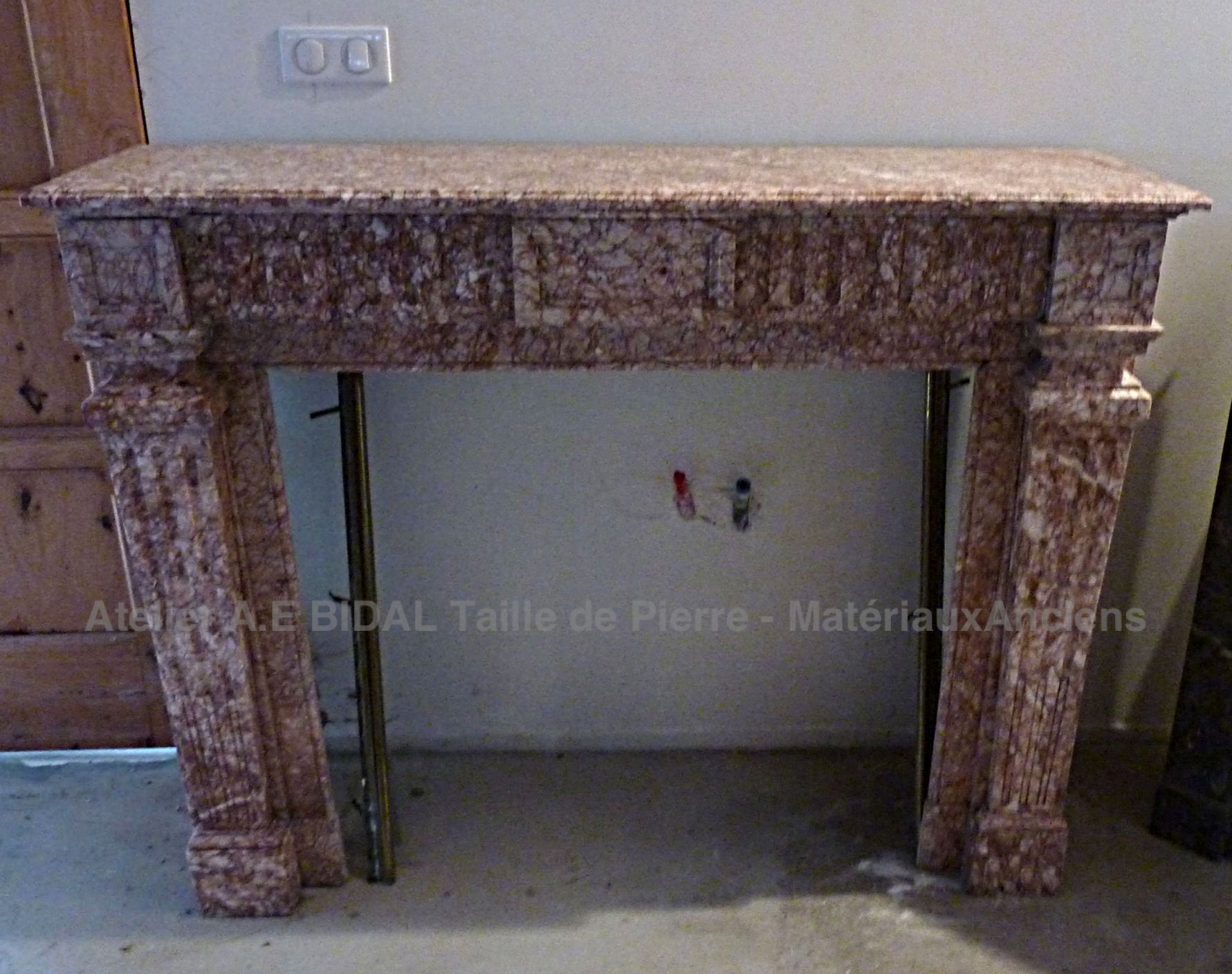 Pink marble fireplace - Old marble fireplace 100% French.