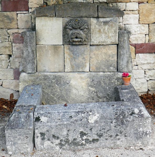 Outdoor fountain with rectangular basin | Garden fountain with a nice sculpted mascaron to decorate a water point in a garden.