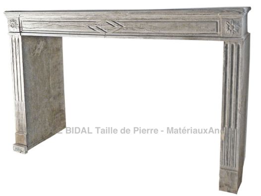 Cheminée ancienne en pierre de Bourgogne