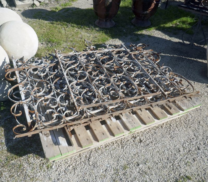 Garde-corps ancien et son portillon en fer forgé - Atelier Alain BIDAL (Provence)