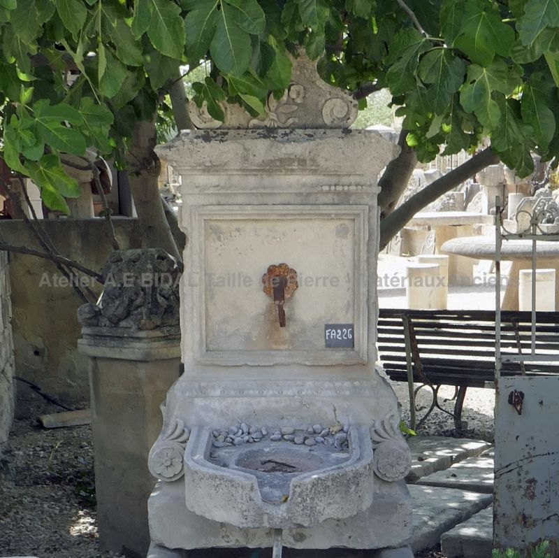 Detail of the pediment of our decorative garden fountain | Alain BIDAL workshop.