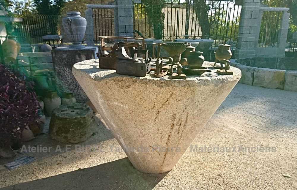 Objets anciens pour la décoration et l'aménagement de votre demeure : Matériaux Anciens Alain Bidal - Provence.