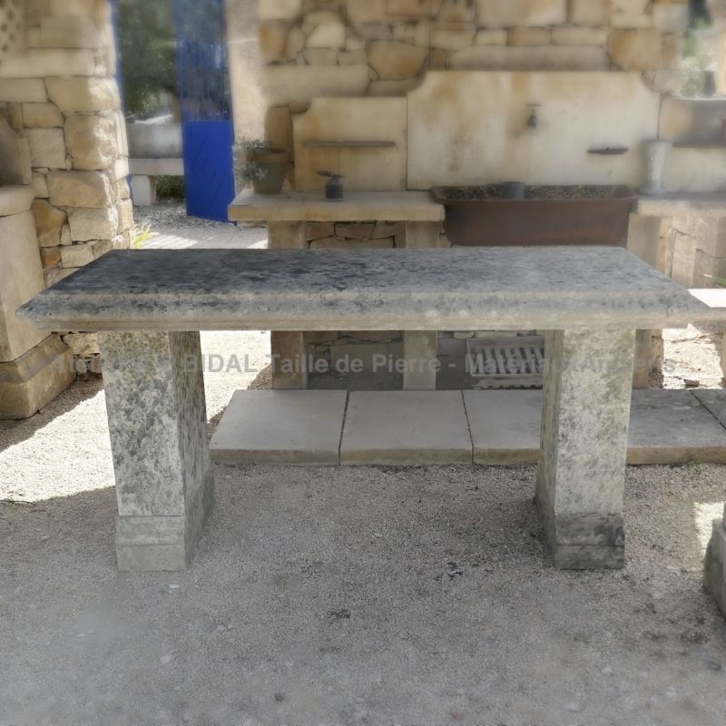 Mobilier ancien de jardin | Table rectangulaire pour 8 personnes en pierres anciennes.