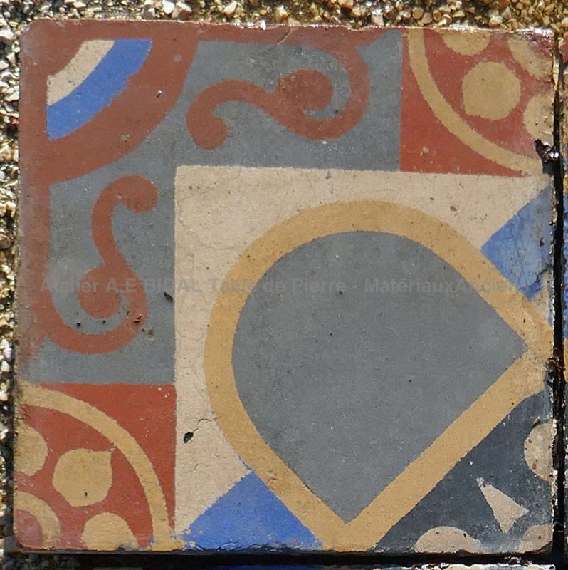 Carreau de ciment ancien pour sols et crédences en vente en Provence chez Atelier Alain BIDAL