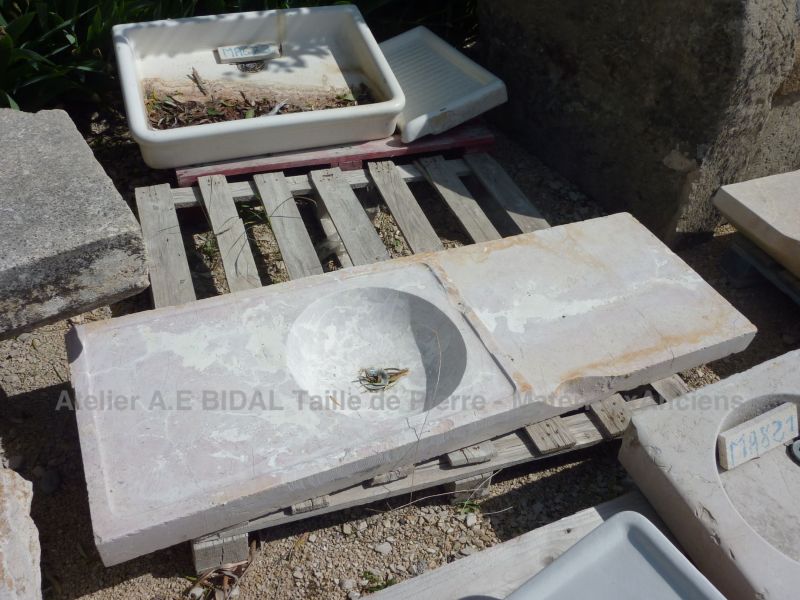 Évier ancien en pierre de Cassis avec égouttoir ** VENDU