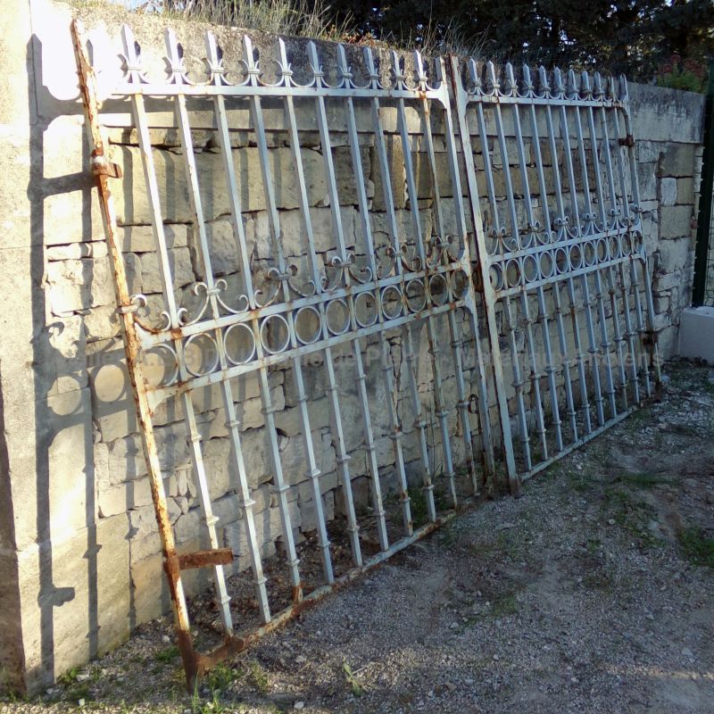 Antique solid wrought iron gate : large antique gate for sale at Atelier Alain BIDAL (Provence)