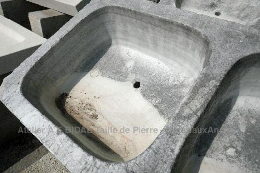 Évier ancien en marbre blanc à double vasque ** VENDU