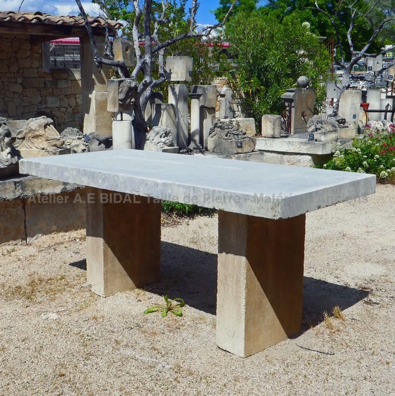 Mobilier de jardin ancien : belle table ancienne en pierre massive - Atelier Alain BIDAL