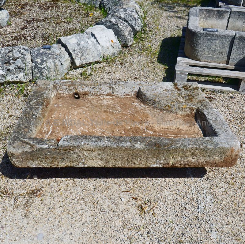 Outdoors stone sink : old massive sink in patinated stone by the stonemason Alain BIDAL (Provence)