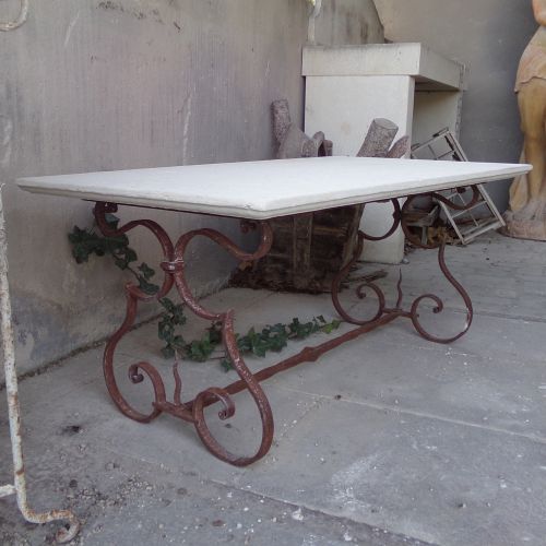 Mobilier de jardin ancien : table basse en pierre et fer forgé ancien - Atelier Alain BIDAL (Provence)