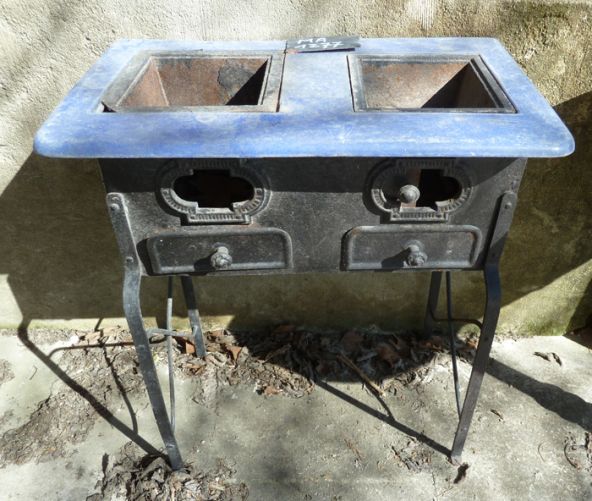 Joli potager du 19ème siècle en matériaux anciens.