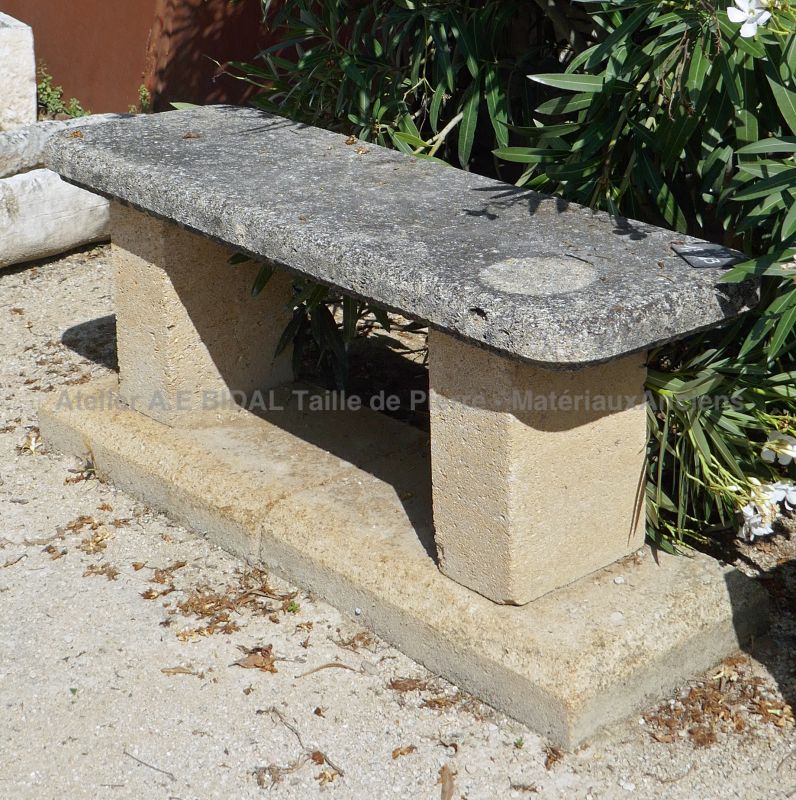 Petit banc ancien en pierre : Matériaux Anciens en Provence Alain BIDAL