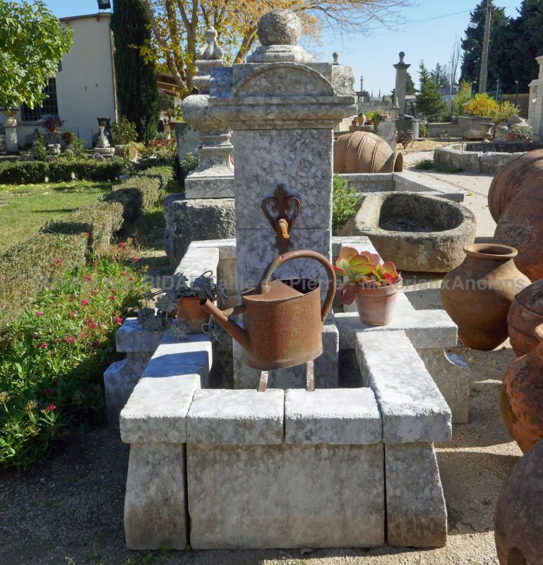 Provence fountain with 2 basins and stone column on sale at Alain BIDAL Antique Materials in Provence.