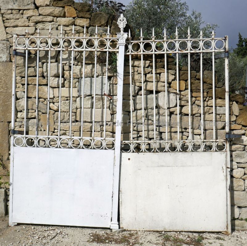 Antique gate - Beautiful old gate in riveted wrought iron colored in white.