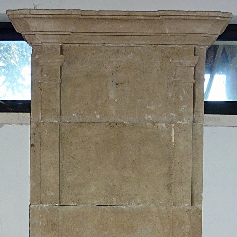 Cheminée à trumeau en pierre calcaire - cheminée ancienne, d'époque.