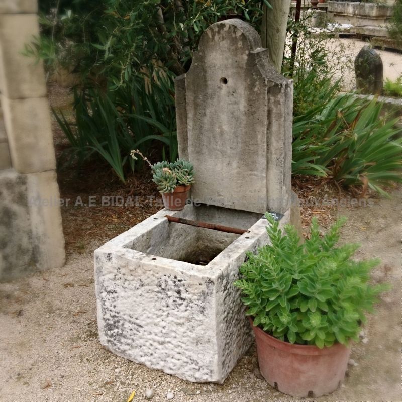 Petite fontaine décorative en pierres anciennes | Une fontaine de Provence facile à poser et pas cher.