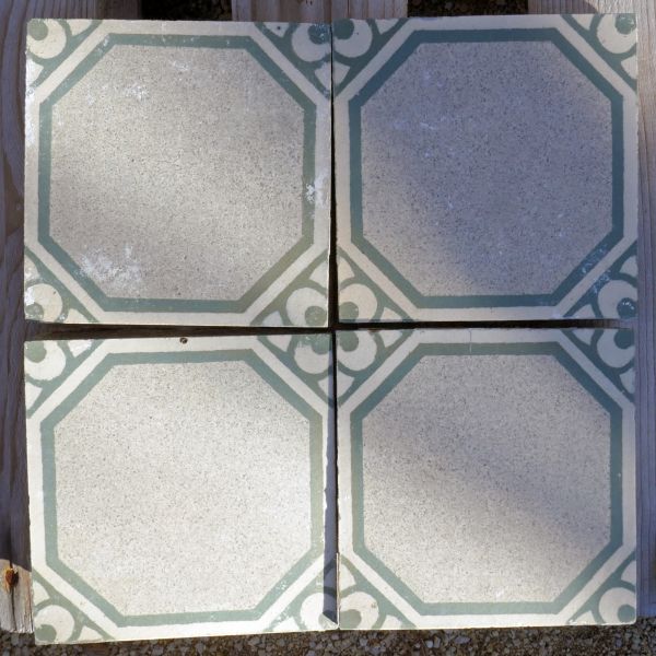Ancien carreau en ciment motif géométrique en vente en Provence chez Atelier Alain BIDAL