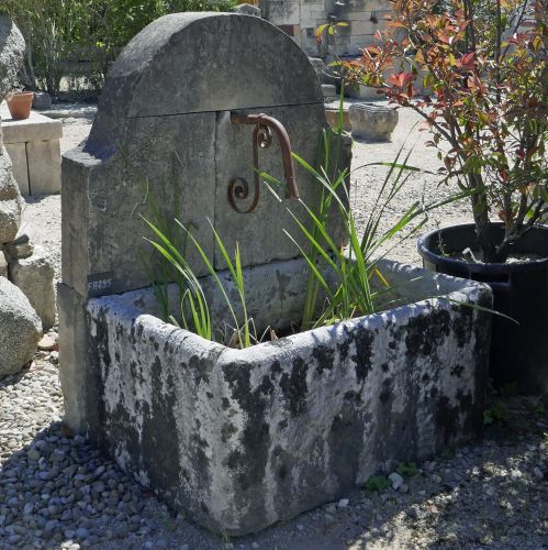 Small stone fountain for charming outdoor water point | Wall fountain for small garden or terrace for sale at low price !