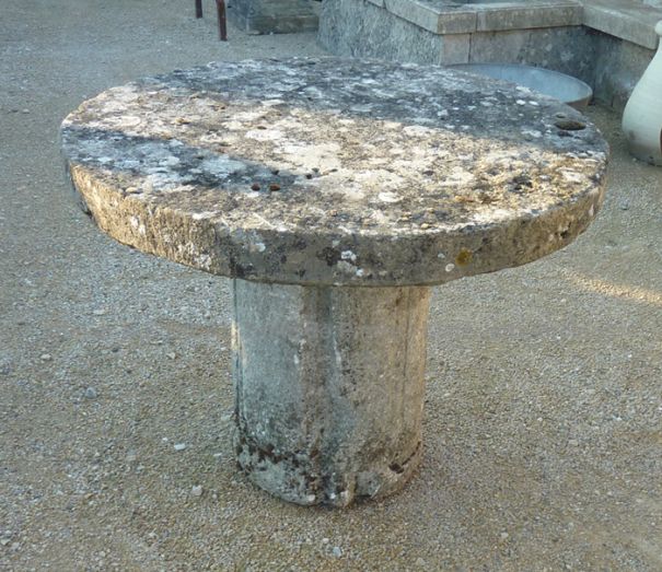 Table circulaire en pierre ancienne d'époque 18ème ** VENDUE