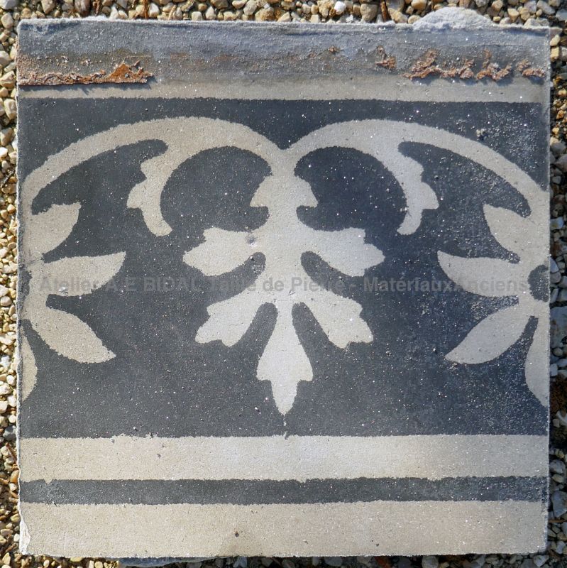 Carreau de ciment ancien pour crédence en vente en Provence chez Atelier Alain BIDAL