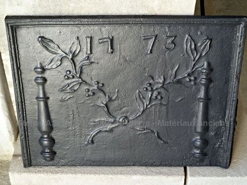 Plaque de cheminée en fonte de 1773 - plaque décorative cheminée à triple marquise.