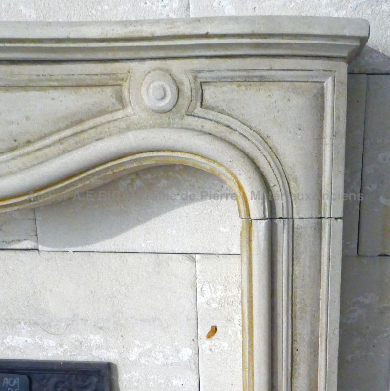 Detail of the moldings on our stone veneering fireplace: Atelier Alain BIDAL, Provence
