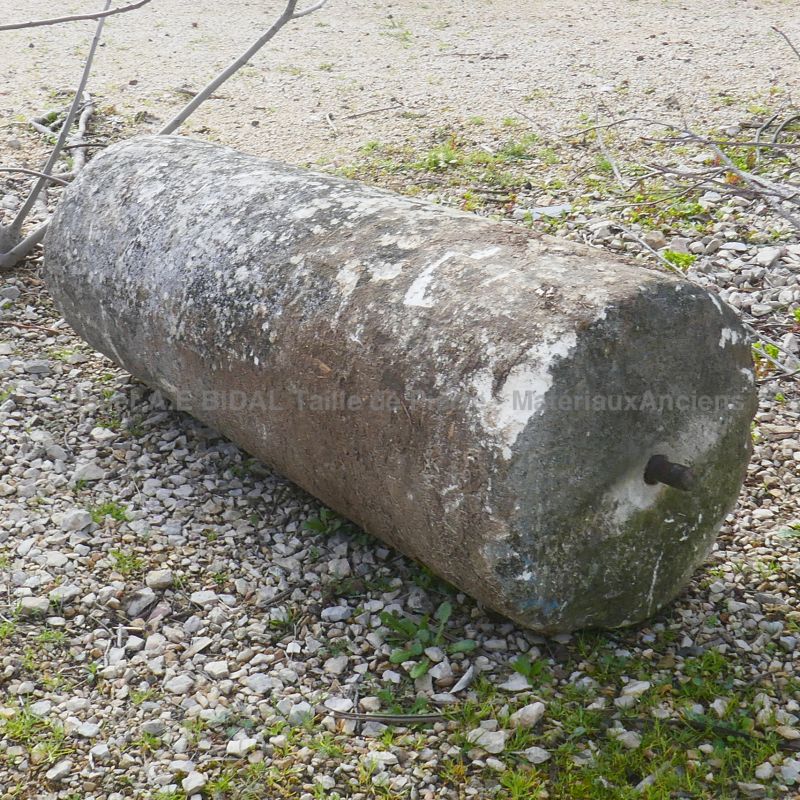 Ancienne pierre de battage - Les Matériaux anciens en Provence Alain BIDAL