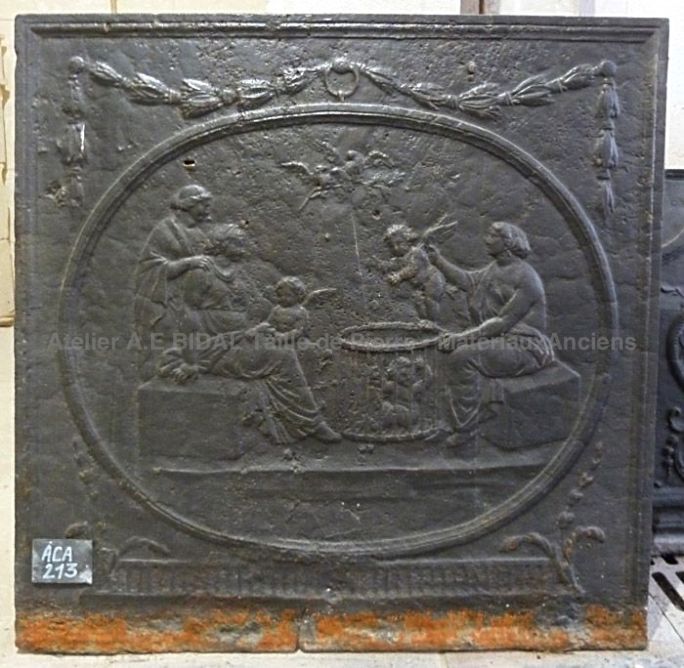plaque de cheminée en fonte décorée d'une pouponnière - accessoires cheminées décorées de scènes mythologiques.