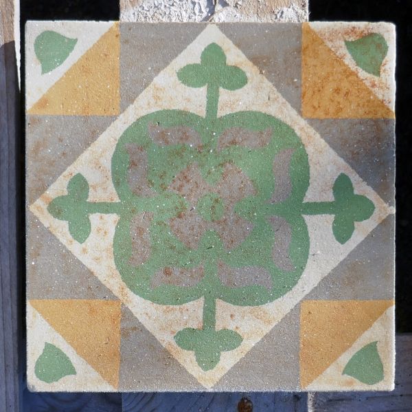 Carreau de ciment vintage très coloré : carrelage ancien par l'Atelier Alain BIDAL, Provence