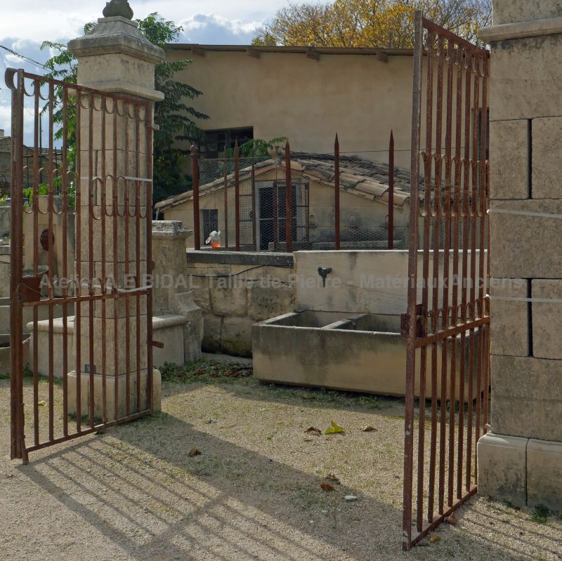 Elegant ancient wrought-iron gate with 2 doors for sale in Provence by Atelier Alain BIDAL