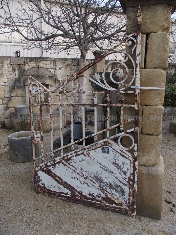 Portil ancien: notre beau portail ancien en fer forgé