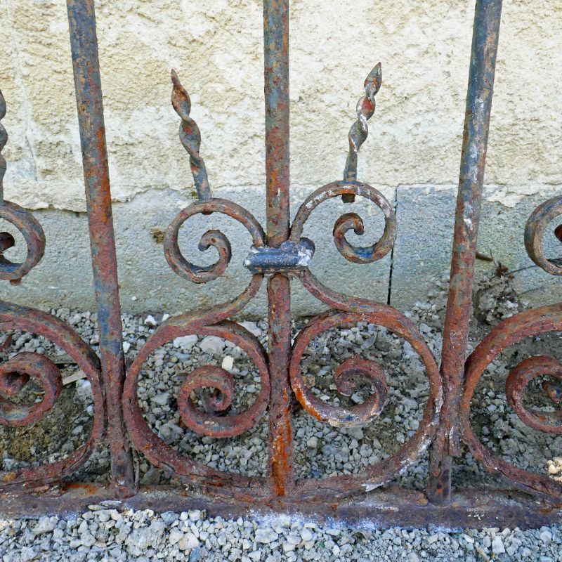 Ancien portillon en fer forgé à vendre en Provence chez Atelier Alain BIDAL