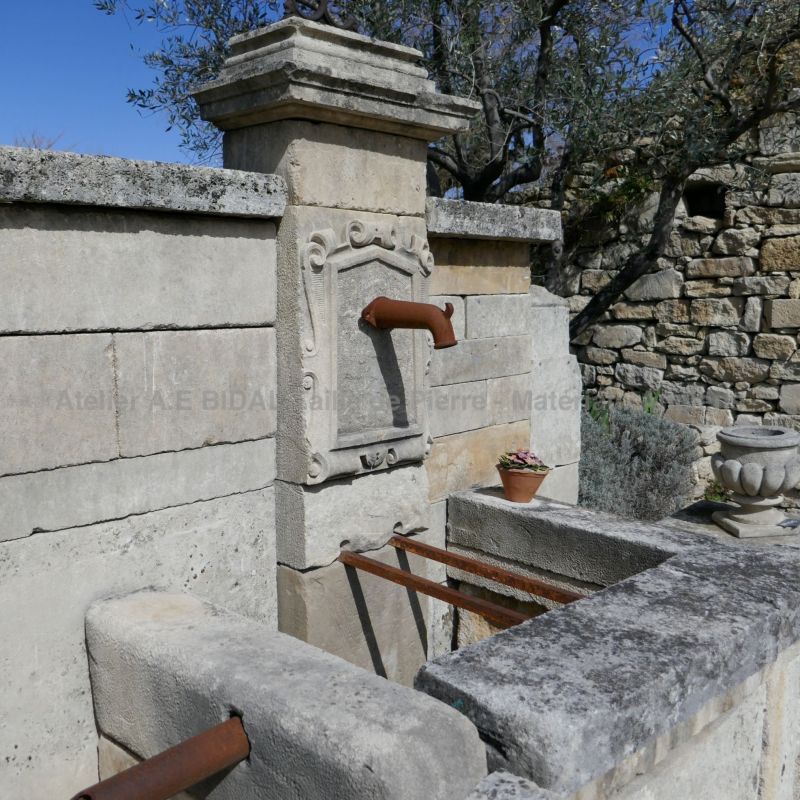 The antique materials Alain Bidal offer a wide selection of stone basins and stone fountains like this large antique fountain.