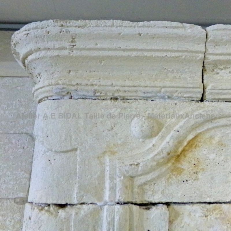 Cheminée Louis XIV : une belle cheminée à restaurer en vente chez l'Atelier Alain BIDAL, Provence