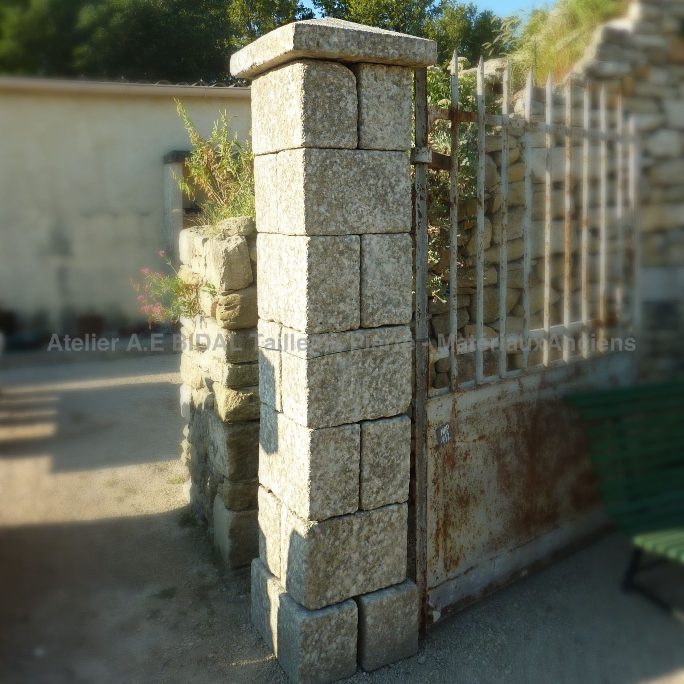 Antique pillar or pillar of old style : pair of 2 stone pillars.