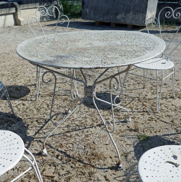 Mobilier de jardin vintage par Alain BIDAL : table en fer forgé