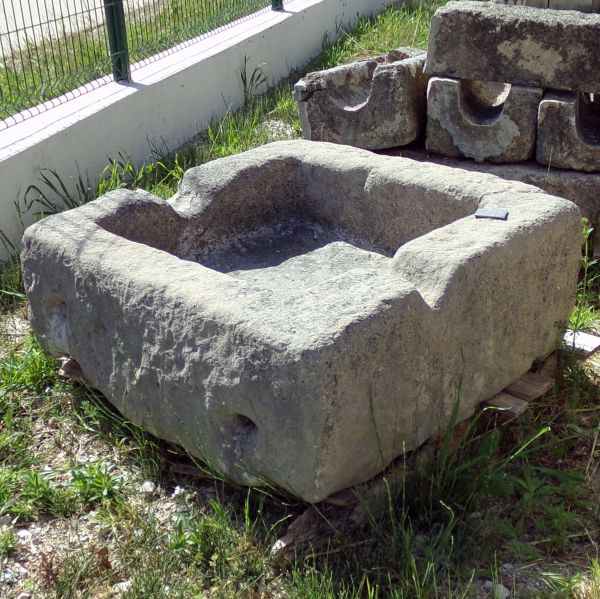 Decorative stone trough : rectangular basin with an exceptional charm - Atelier Alain BIDAL (Provence)