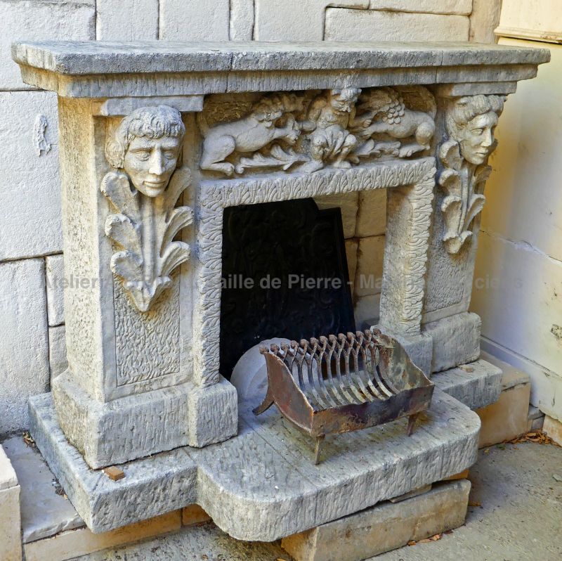 Cheminée ancienne de style Art Déco par Alain BIDAL Matériaux Anciens en Provence