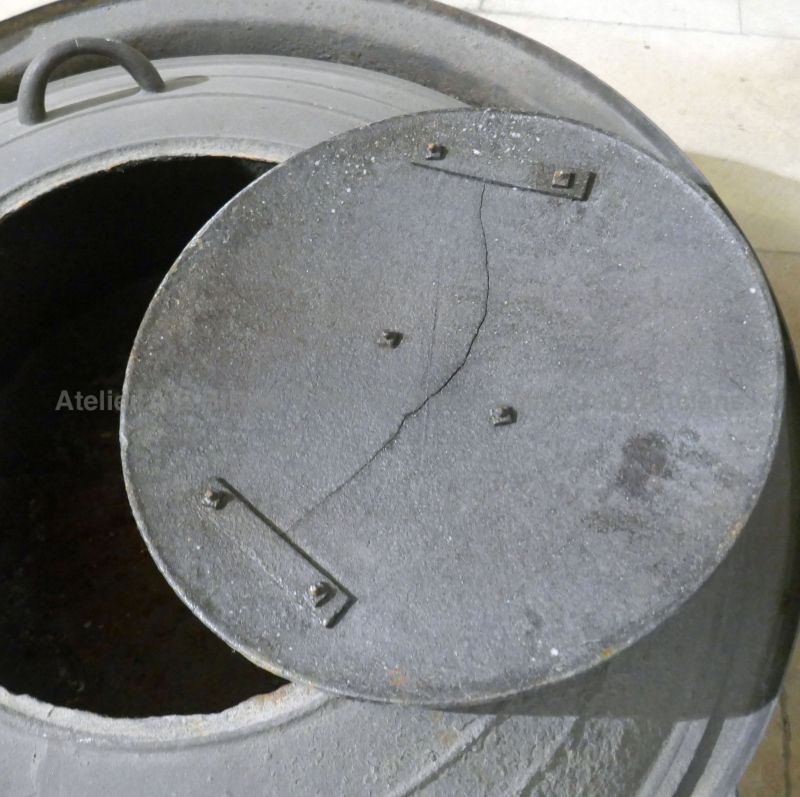 Chaudron en fonte ancienne par Les Mémoires d'Adrien, matériaux anciens en Provence